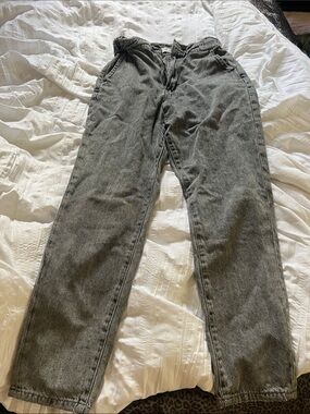 KanCan Woman’s Gray Washed Jeans - Classic Straight Fit